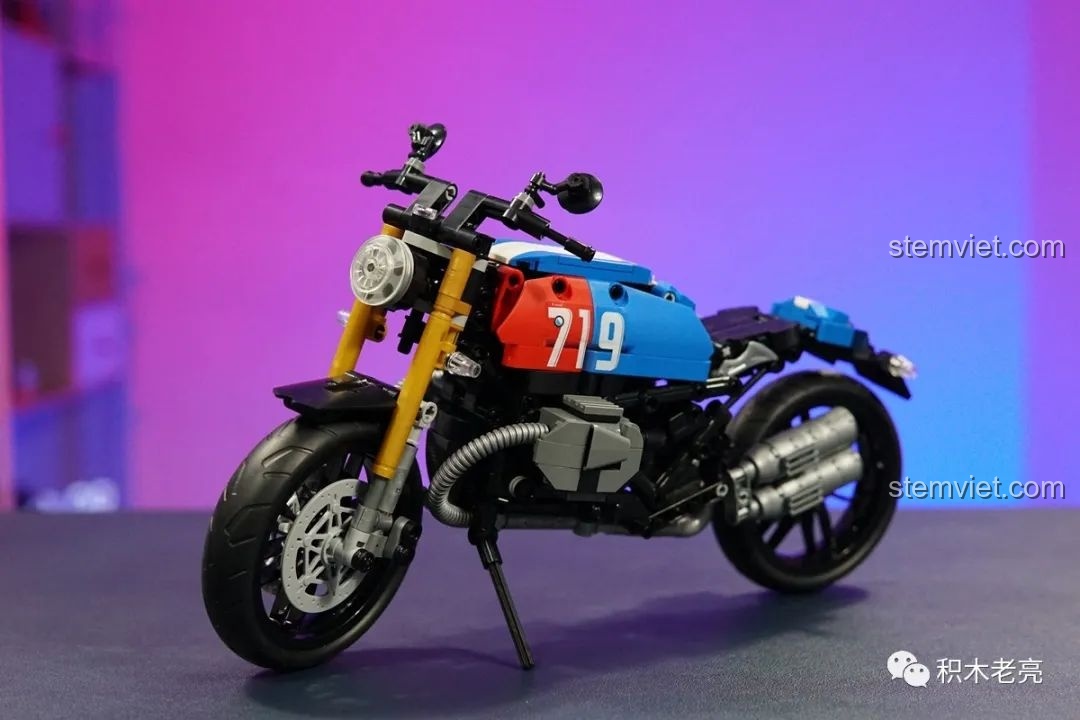 Mô hình mô tô BMW R nineT Leier Entertainment 50050 nhìn từ phía trước bên trái