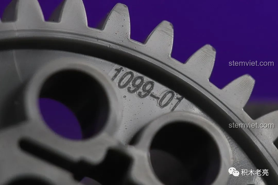 Cận cảnh bánh răng lớn trong bộ mô hình Leier Entertainment 50050