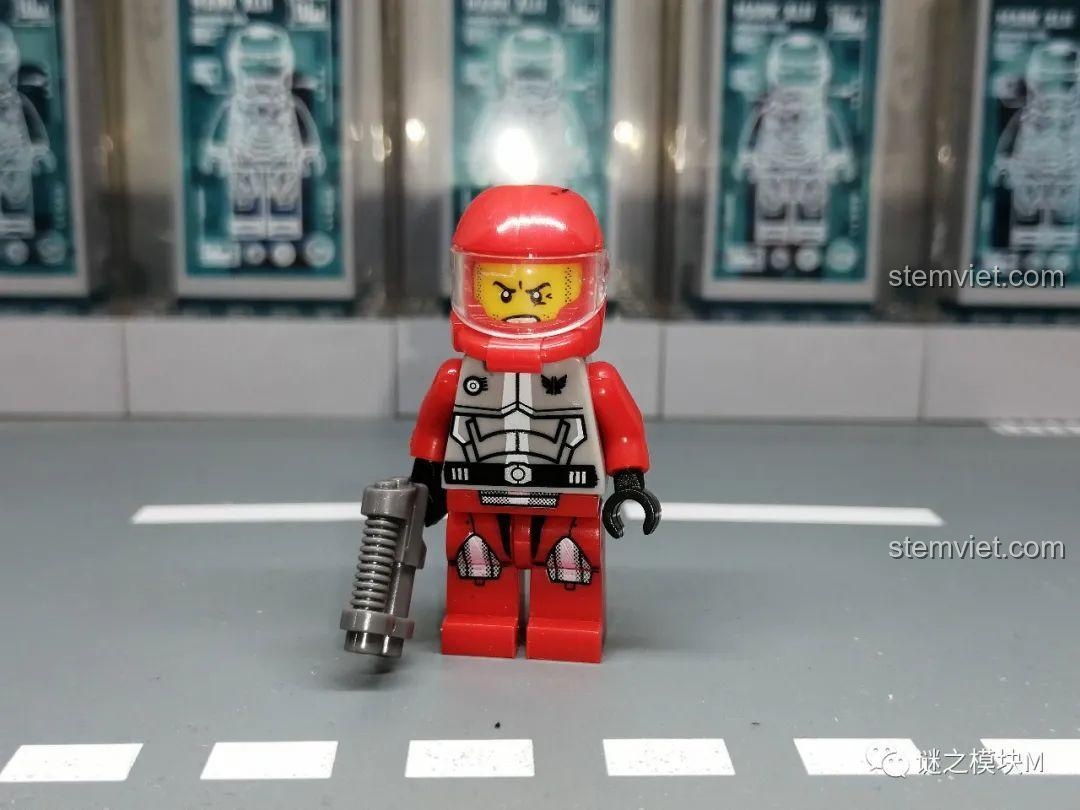 Mặt sau đầu robot Đội Đỏ từ bộ LELE 70700 Đội Quân Ngân Hà, chi tiết cơ khí.