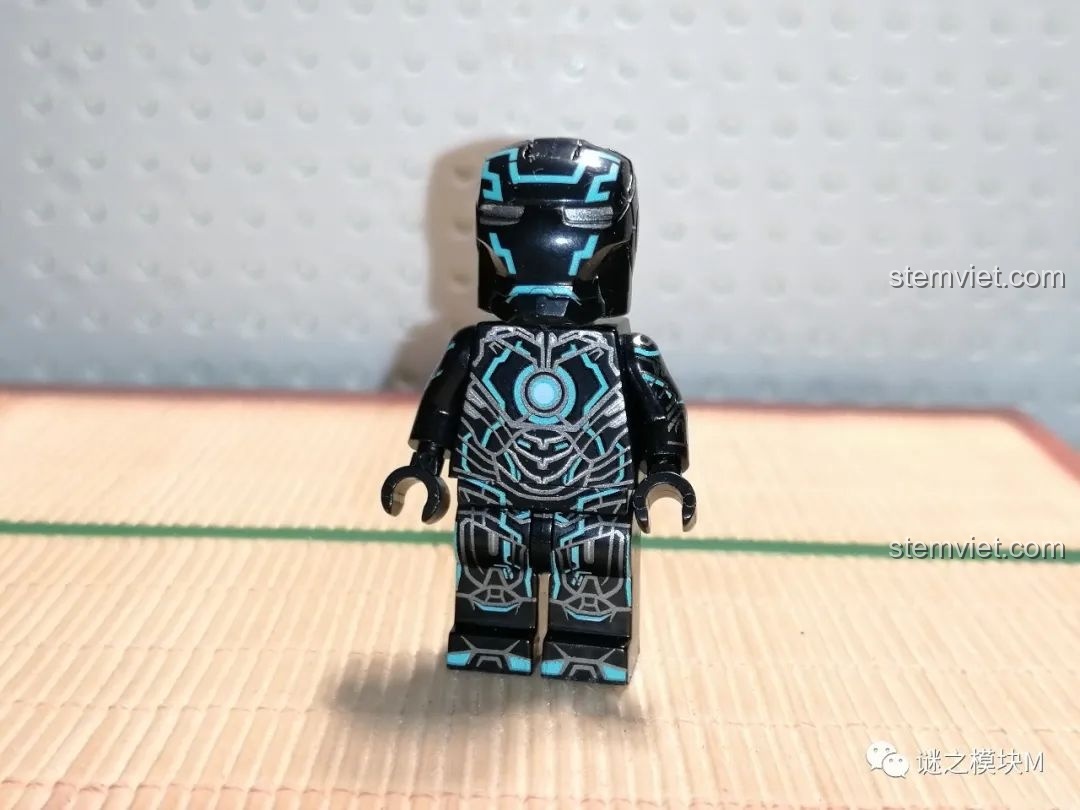 Minifigure Creation Speed Blue-MK4 với màu sắc và chi tiết in ấn độc đáo, một điểm nhấn của bộ LY 76026 Hulkbuster.