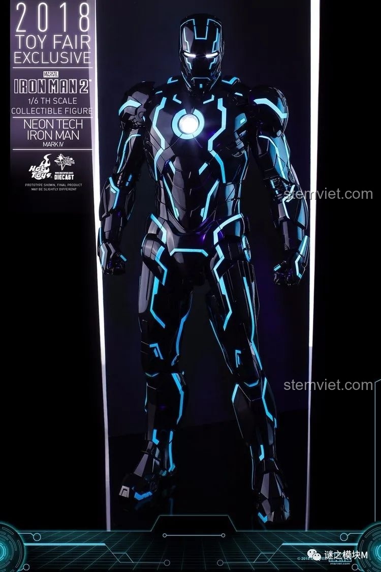 Phần thân chính của Chiến Giáp Hulkbuster LY 76026 với nắp mở, cho thấy khoang lái bên trong.