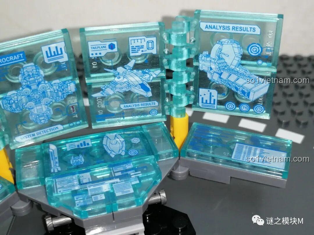 Các màn hình công nghệ hiển thị dữ liệu về giáp Iron Man trong bộ LY 76028 Căn Cứ Iron Man. Cảm nhận LY 76028.