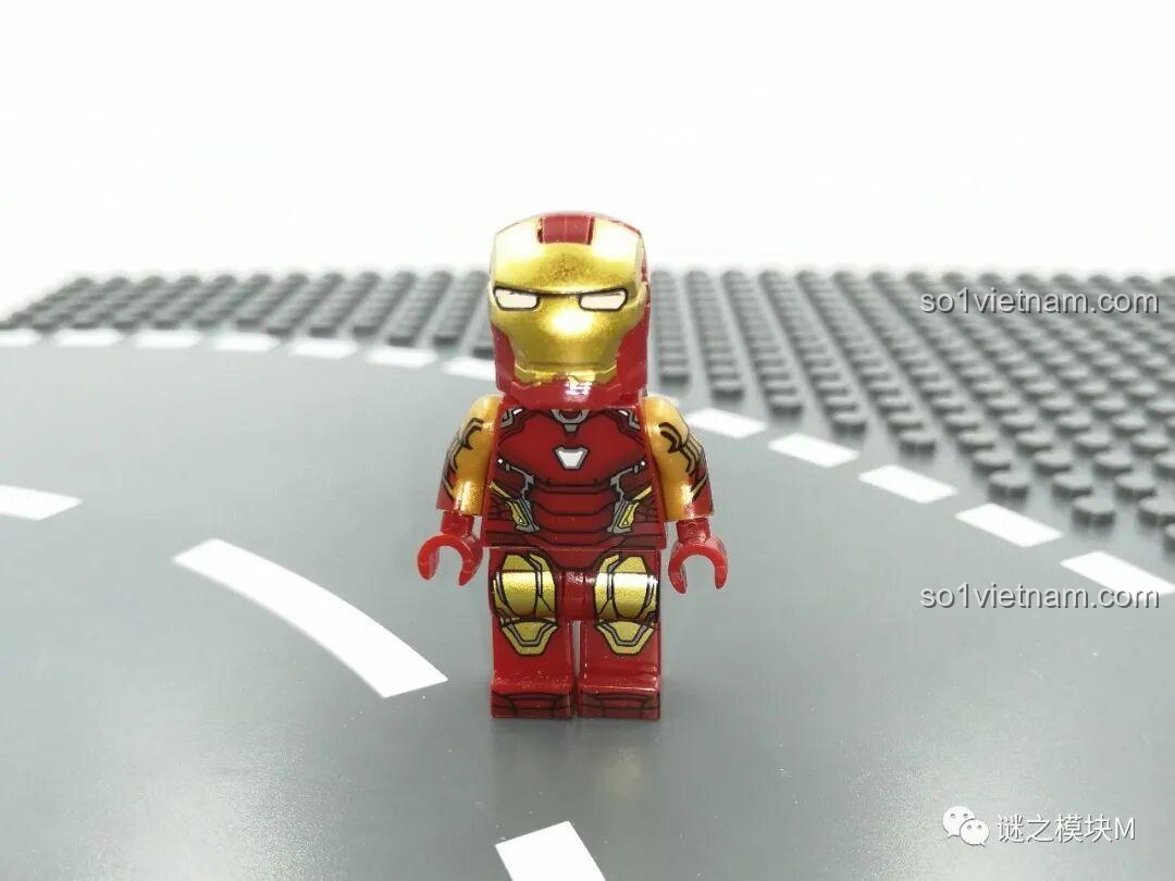 Minifigure Iron Man MK38 (Hulkbuster) màu xanh trong bộ LY 76028 Căn Cứ Iron Man. Cảm nhận LY 76028.