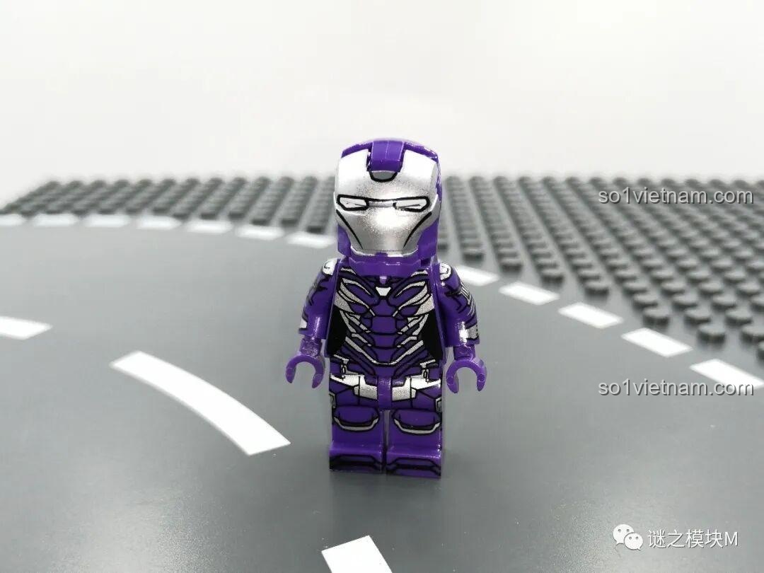 Minifigure War Machine màu xanh trong bộ LY 76028 Căn Cứ Iron Man. Cảm nhận LY 76028.