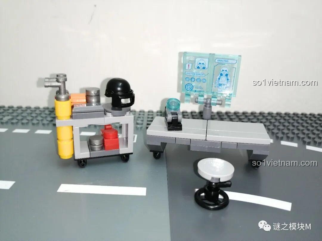 Bàn hàn và các dụng cụ làm việc trong căn cứ của bộ LY 76028 Đại Hộ Vệ Thép Anh Hùng. Đánh giá LY 76028.