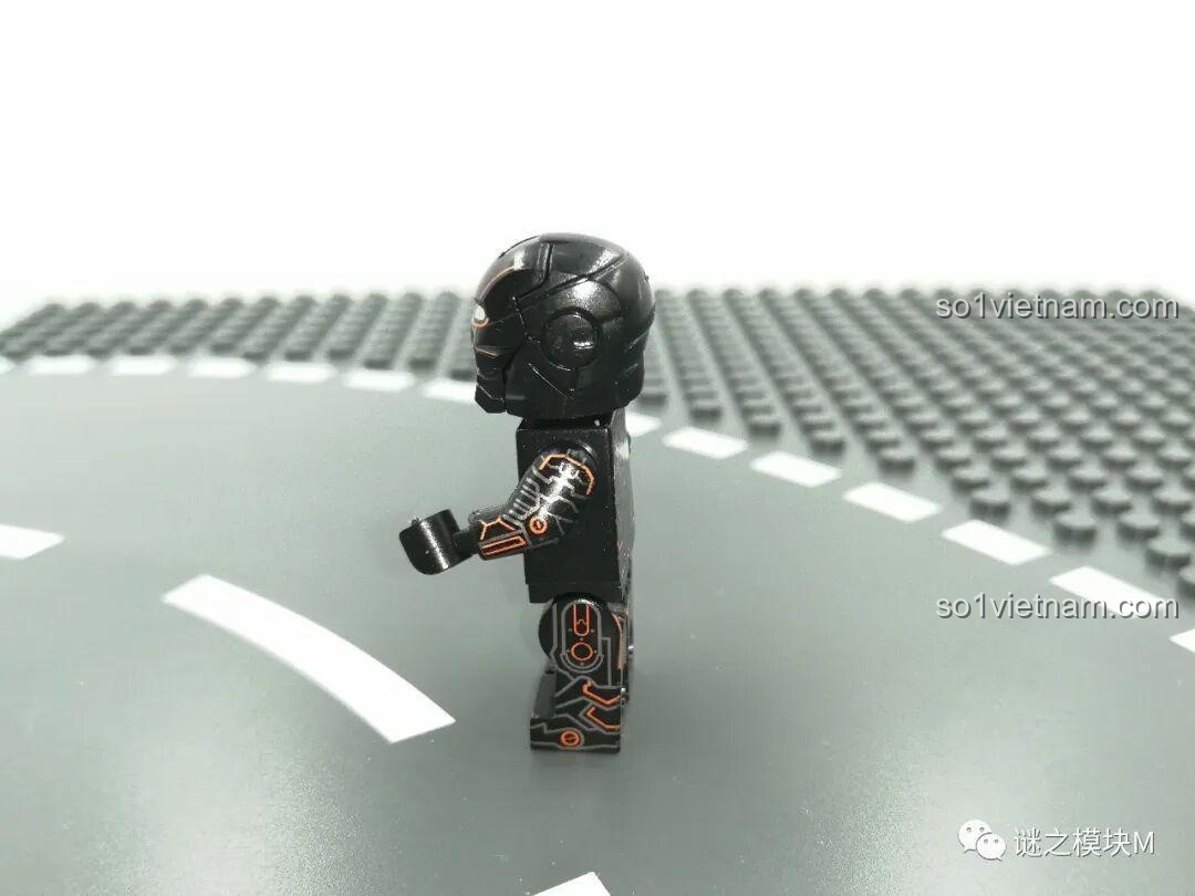 Toàn cảnh các minifigure, Hulkbuster và kho giáp trưng bày của bộ LY 76028 Đại Hộ Vệ Thép Anh Hùng. Đánh giá LY 76028.