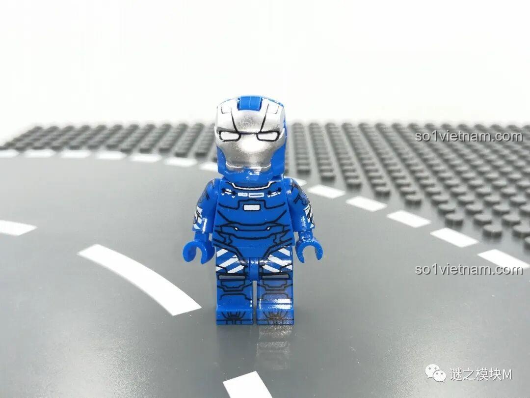 Minifigure Iron Man MK36 (Peacemaker) màu cam trong bộ LY 76028 đồ chơi lắp ráp. Review đồ chơi lắp ráp.