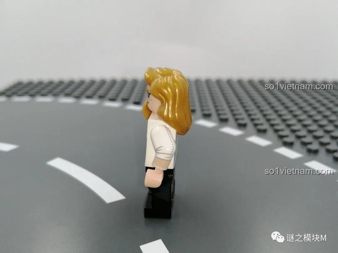 Minifigure Rescue Armor nhìn nghiêng trong bộ LY 76028 đồ chơi lắp ráp. Review đồ chơi lắp ráp.