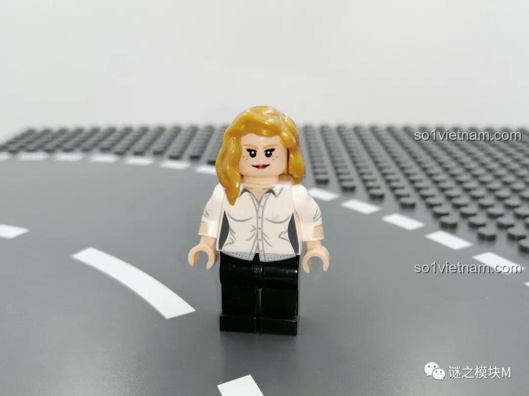 Minifigure Rescue Armor màu tím trong bộ LY 76028 Hulkbuster. Review đồ chơi lắp ráp.