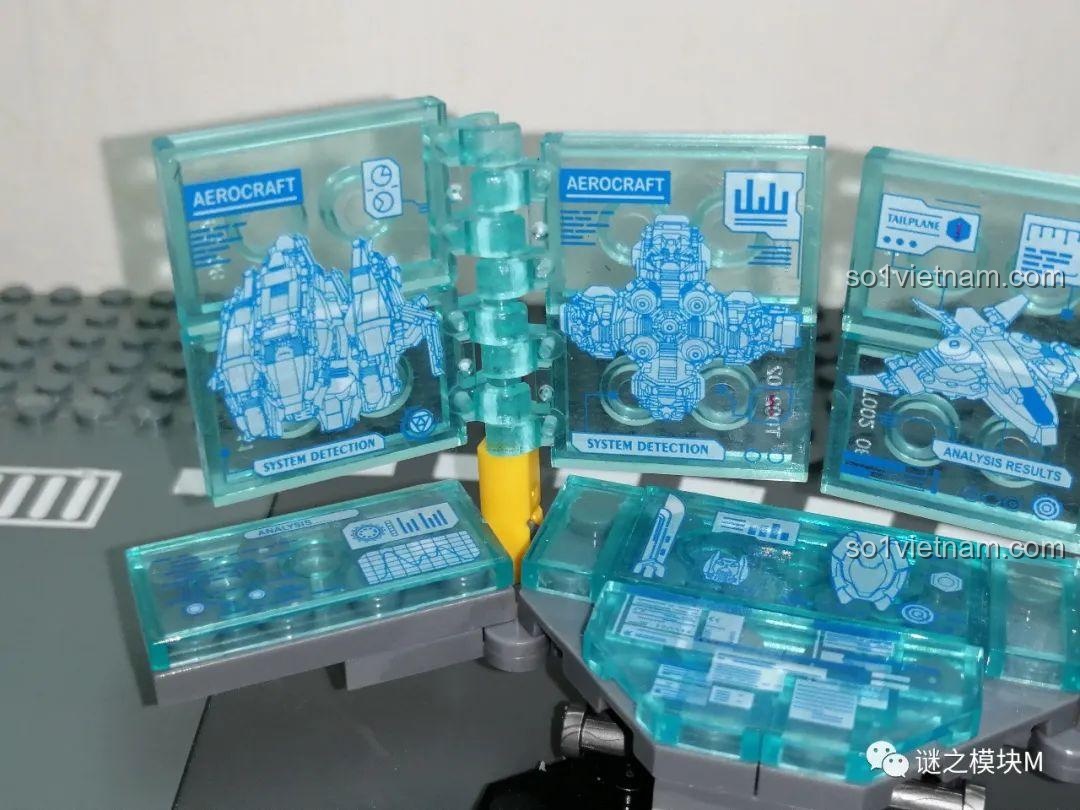 Chi tiết các màn hình sticker trên bàn máy tính của bộ LY 76028 Kho Giáp Iron Man. Nhận xét LY 76028.