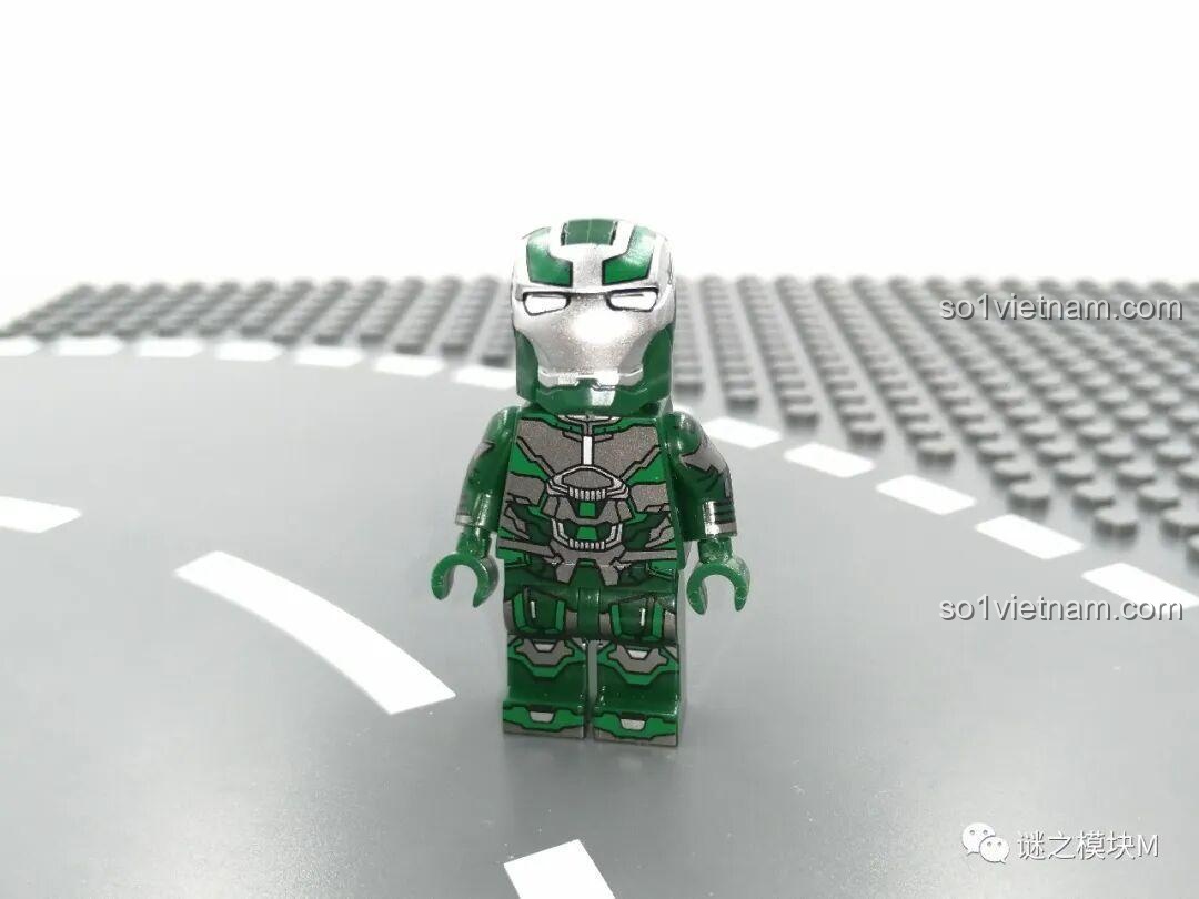 Minifigure Iron Man MK21 (Midas) màu vàng trong bộ LY 76028 Kho Giáp Iron Man. Nhận xét LY 76028.