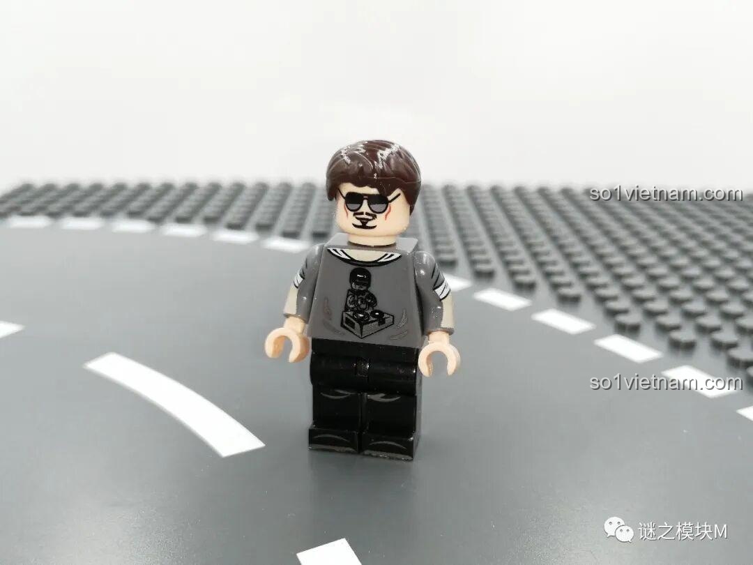 Minifigure Pepper Potts trong bộ LY 76028 Kho Giáp Iron Man. Nhận xét LY 76028.