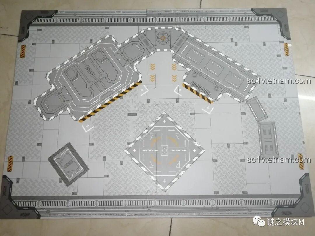 Bốn tấm đế lớn được ghép lại thành một căn cứ rộng rãi của bộ LY 76028 Kho Giáp Iron Man. Nhận xét LY 76028.