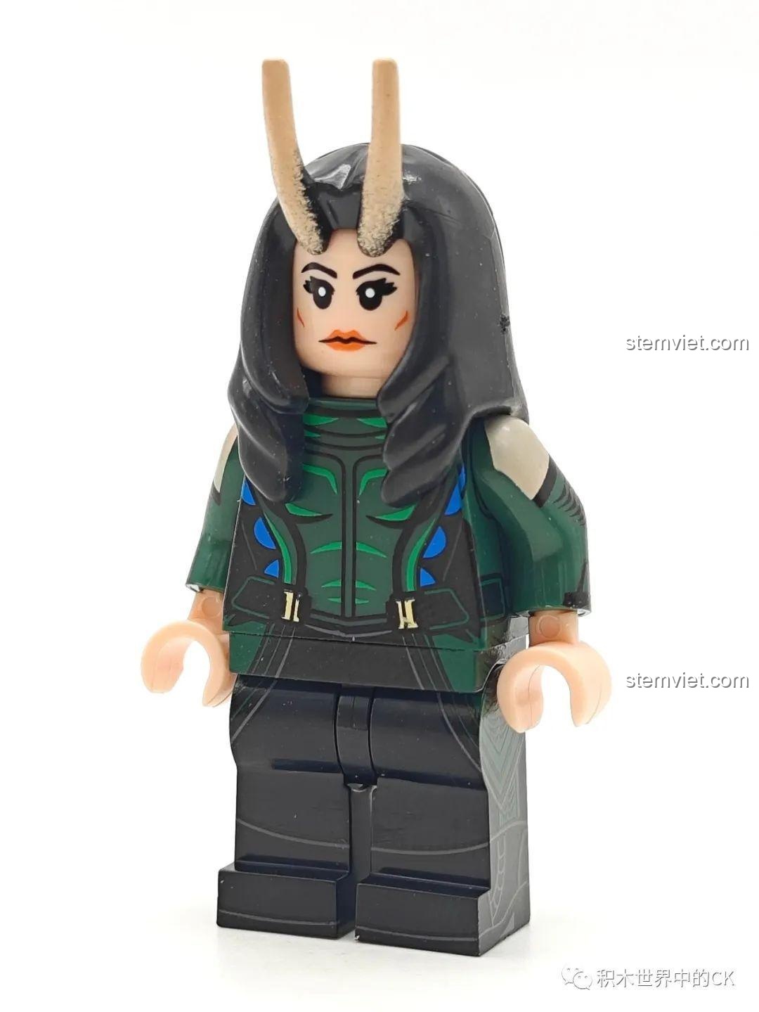 Cận cảnh minifigure Mantis XP-534 từ set KORUIT KT1070, với cặp râu đặc trưng và trang phục chi tiết.