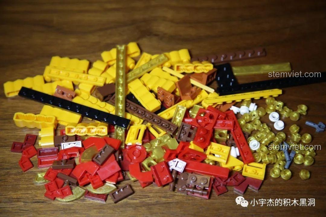 Đánh giá bộ xếp hình Mô Thuyền Rồng Cổ XB25002, khu vực giải trí với bàn ghế và bình hoa.