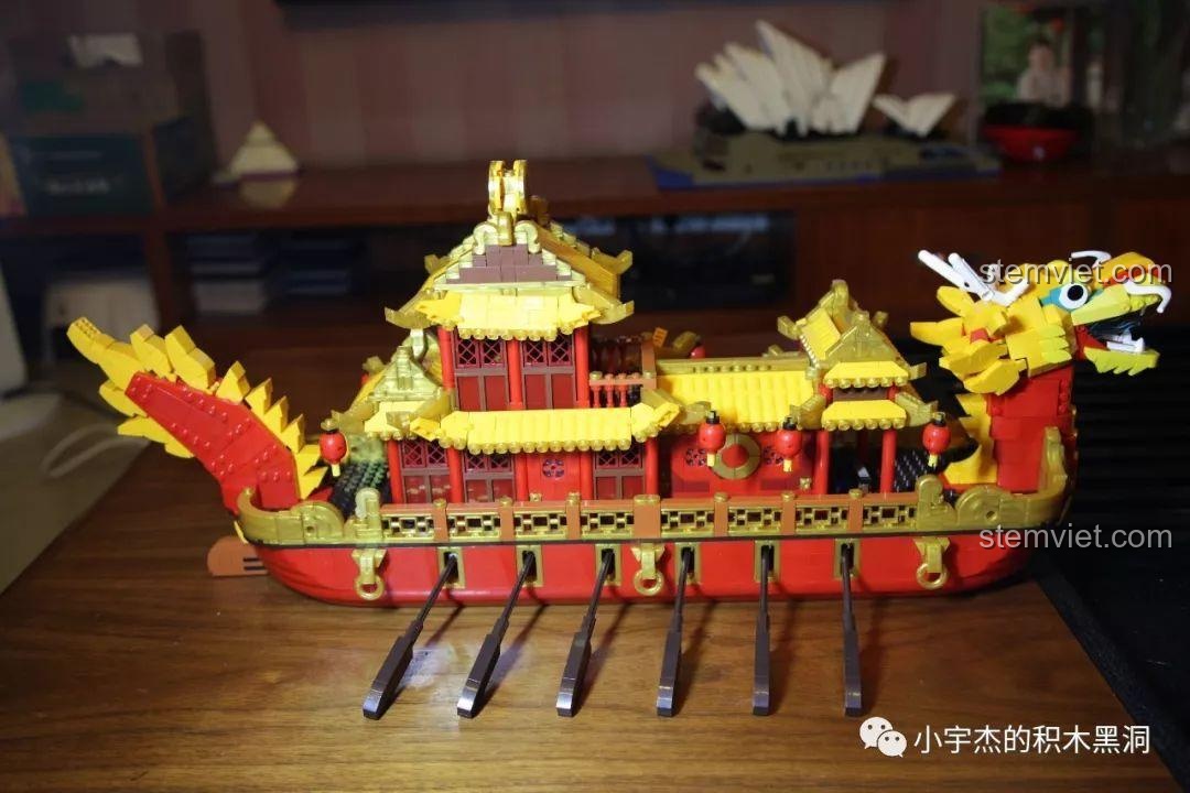 Đánh giá bộ xếp hình Mô Thuyền Rồng Cổ XB25002, Thuyền Rồng Hoàng Gia đã hoàn thành nhìn từ góc chính diện.