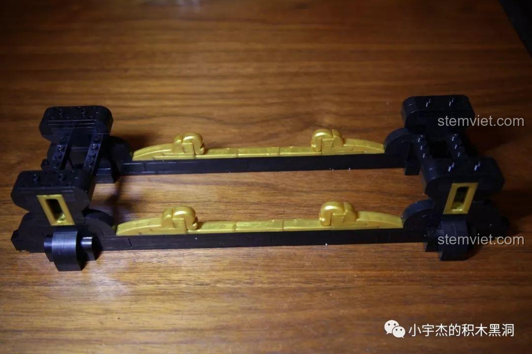 Đánh giá bộ xếp hình Mô Thuyền Rồng Cổ XB25002, Thuyền Rồng Hoàng Gia nhìn từ góc chính diện.