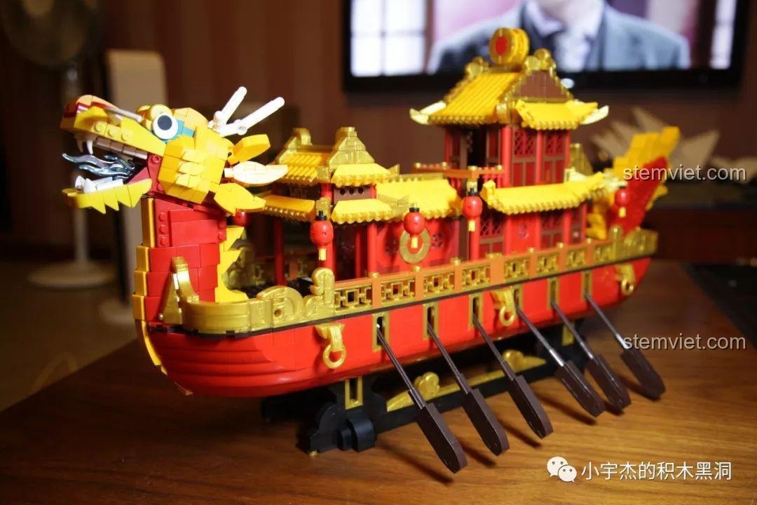 Đánh giá bộ xếp hình Mô Thuyền Rồng Cổ XB25002, Thuyền Rồng Hoàng Gia nhìn từ góc bên.
