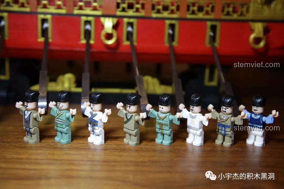 Đánh giá bộ xếp hình Mô Thuyền Rồng Cổ XB25002, Thuyền Rồng Hoàng Gia nhìn từ góc chính diện.