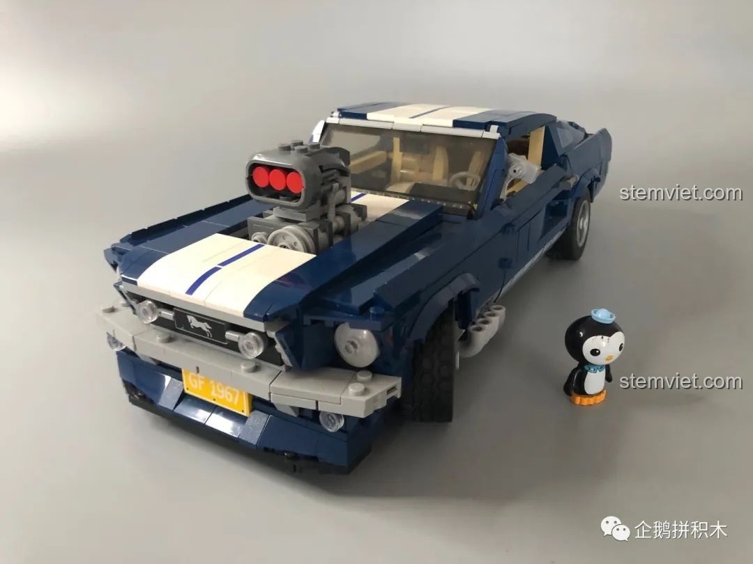 Toàn cảnh bộ sưu tập xe hơi lắp ráp.