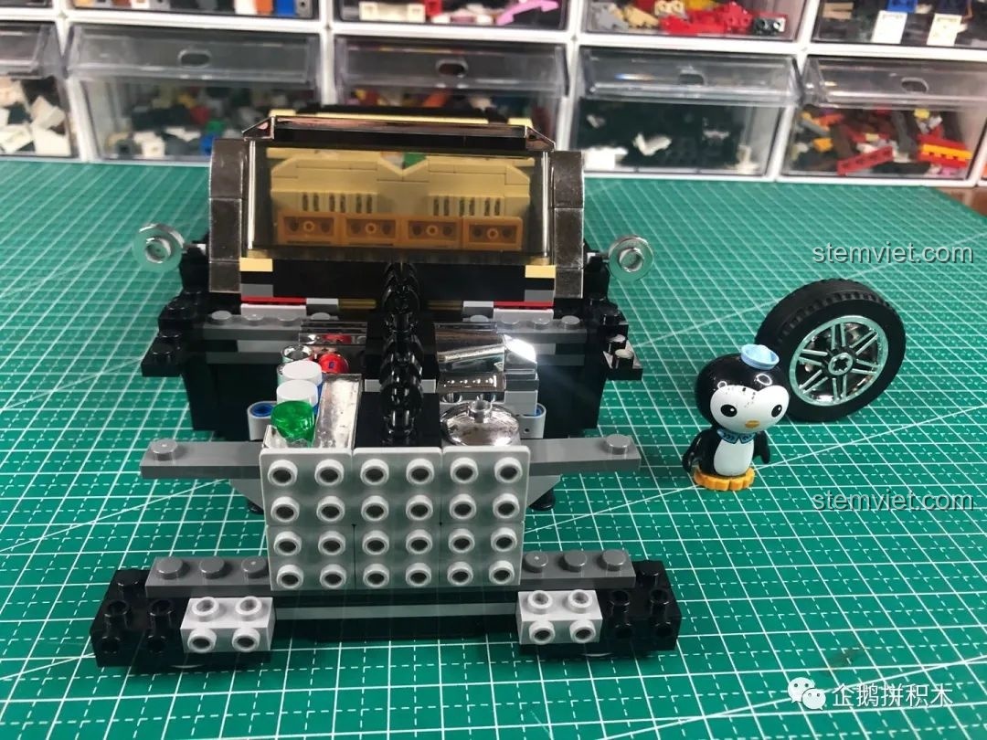 Thành phẩm xe Rolls-Royce Silver Cloud 1964 và các mẫu xe khác của Mould King.