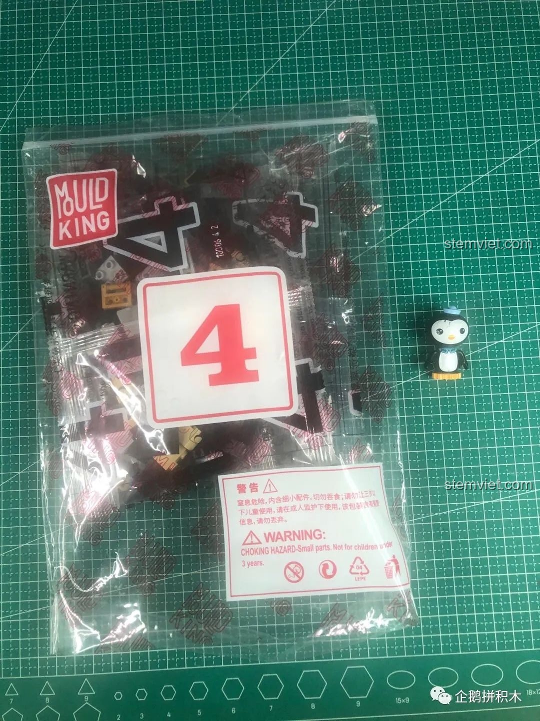 Cận cảnh cốp xe mở của bộ Mould King 10006.