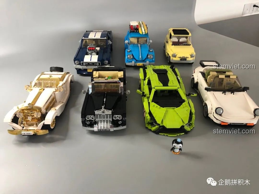 Cận cảnh cửa xe mở của bộ Mould King 10006.