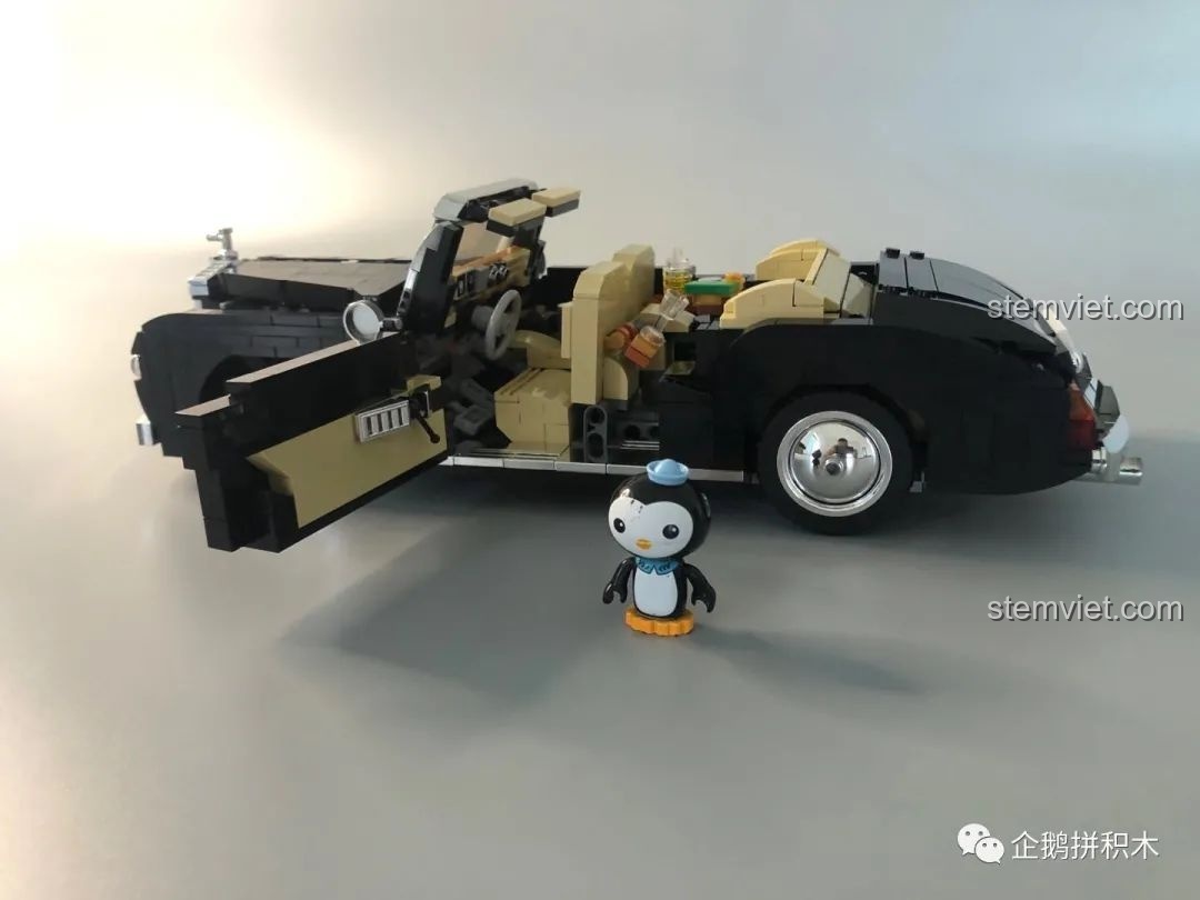 Cận cảnh khoang động cơ của bộ Mould King 10006.