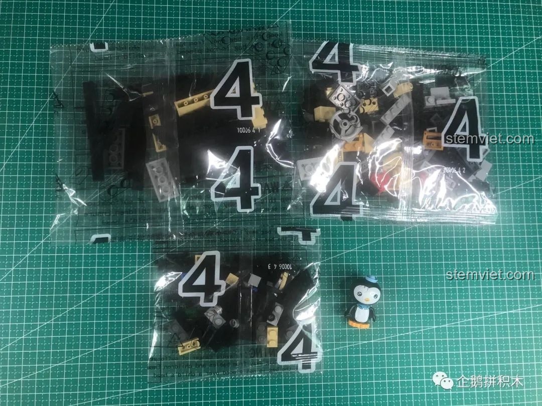 Cận cảnh khoang động cơ của bộ Mould King 10006.