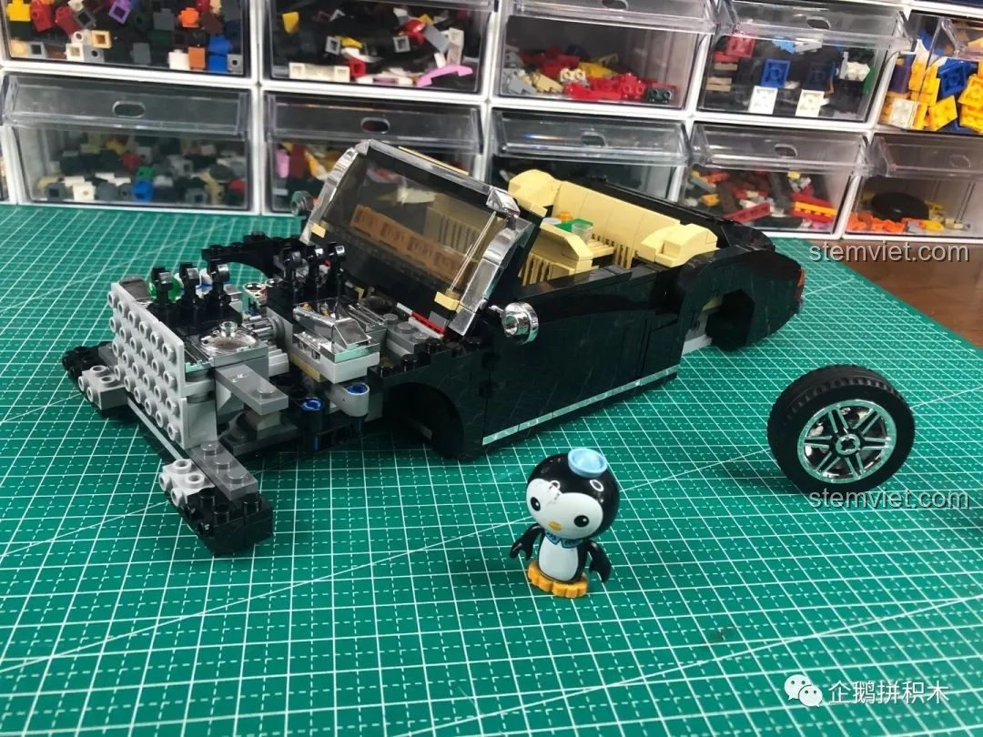 Cận cảnh chi tiết mui xe của bộ Mould King 10006.