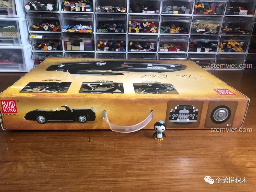 Hộp sản phẩm Mould King 10006 với góc nhìn khác, nhấn mạnh thiết kế xe.