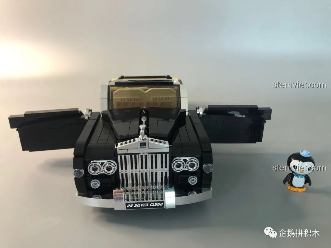 Cận cảnh nội thất xe Rolls-Royce Silver Cloud 1964 từ bộ Mould King 10006.