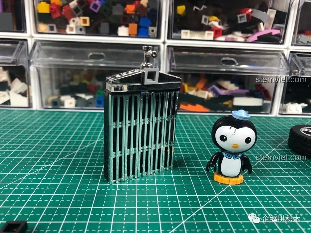 Mẫu xe Porsche mui trần màu trắng.