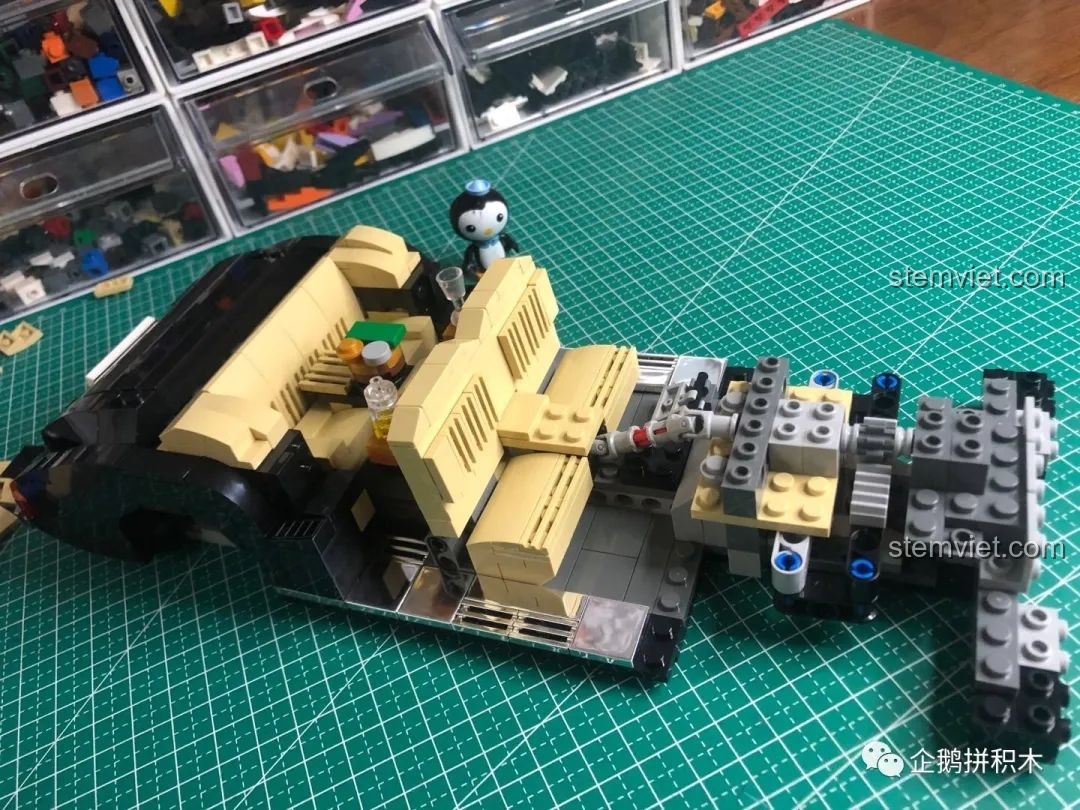 Thành phẩm xe Rolls-Royce Silver Cloud 1964 và các mẫu xe khác của Mould King.