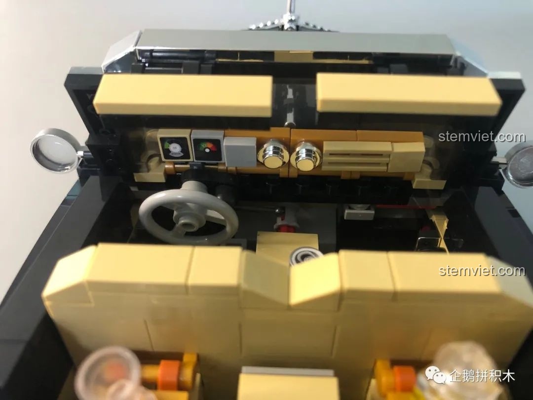 Toàn cảnh thành phẩm xe Rolls-Royce Silver Cloud 1964 từ bộ Mould King 10006.