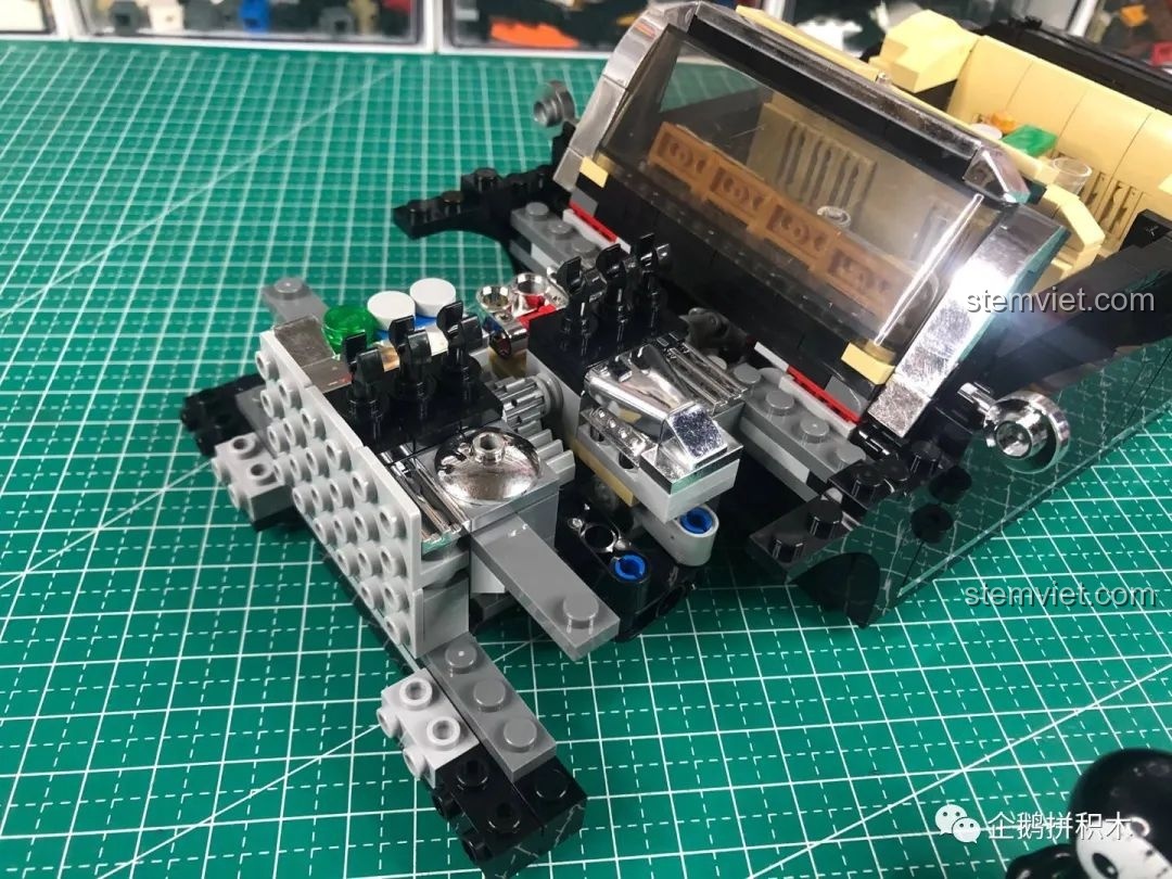 Toàn cảnh thành phẩm xe Rolls-Royce Silver Cloud 1964 từ bộ Mould King 10006.