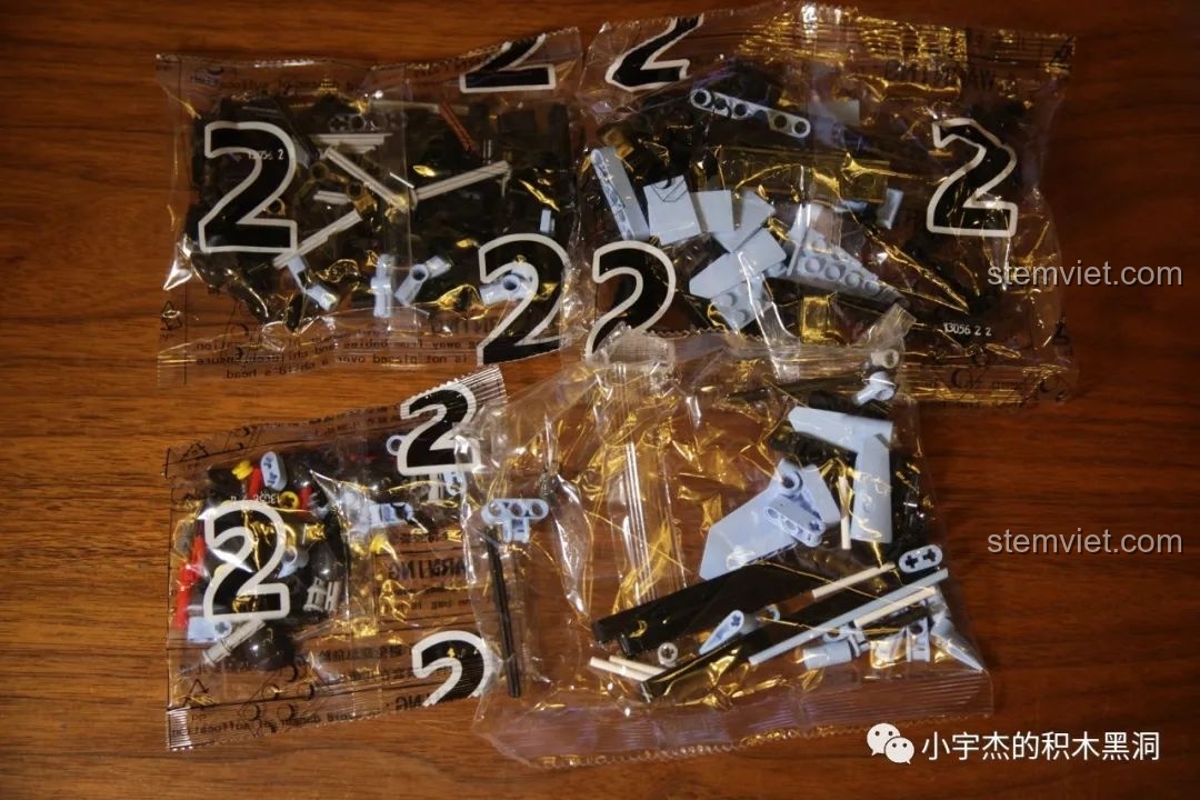 Hướng dẫn lắp ráp với nền vàng và chữ đỏ cảnh báo trong sách của Mould King 13056 Lamborghini Hyper, đặc biệt cho Power Functions.