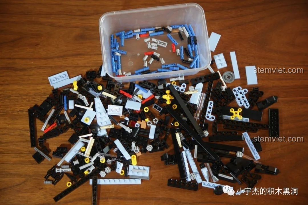 Khoang lái của Mould King 13056 Lamborghini Hyper nhìn từ phía trước, với vô lăng và ghế ngồi tái hiện chân thực.