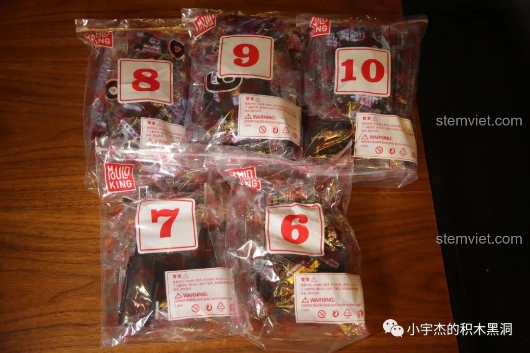 Các loại chốt và trục được phân loại riêng biệt của Mould King 13056 Lamborghini Hyper, giúp việc tìm kiếm nhanh chóng.