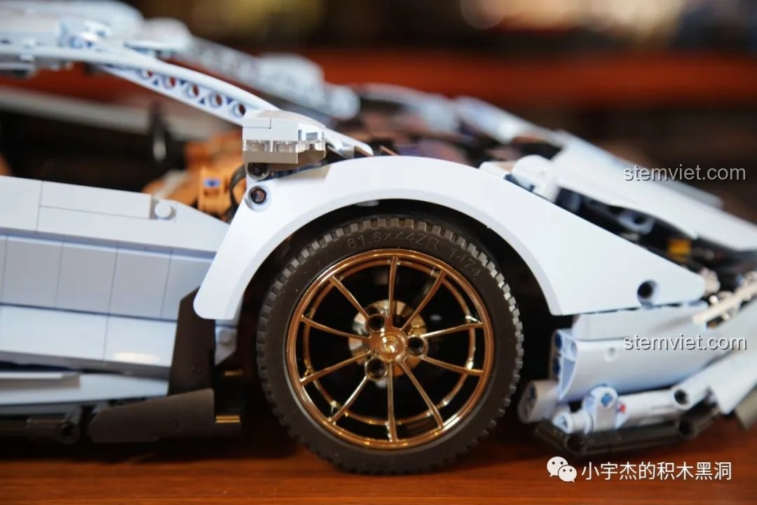 Hình ảnh quảng cáo sản phẩm Mould King 13056 Lamborghini Hyper, cho thấy vẻ đẹp và tính năng nổi bật.