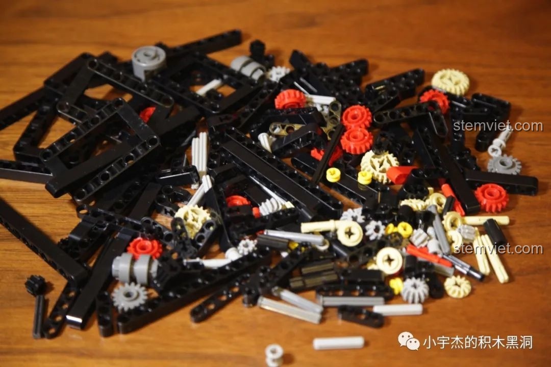 Phần thân xe và các chi tiết khí động học của Mould King 13056 Lamborghini Hyper được lắp ráp hoàn chỉnh.