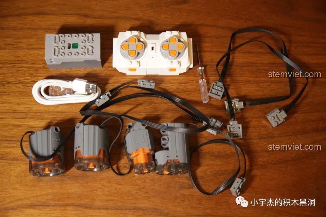 Tổng cộng 11 túi linh kiện lớn của Mould King 13056 Lamborghini Hyper, được đánh số từ 1 đến 10 và một túi không số.