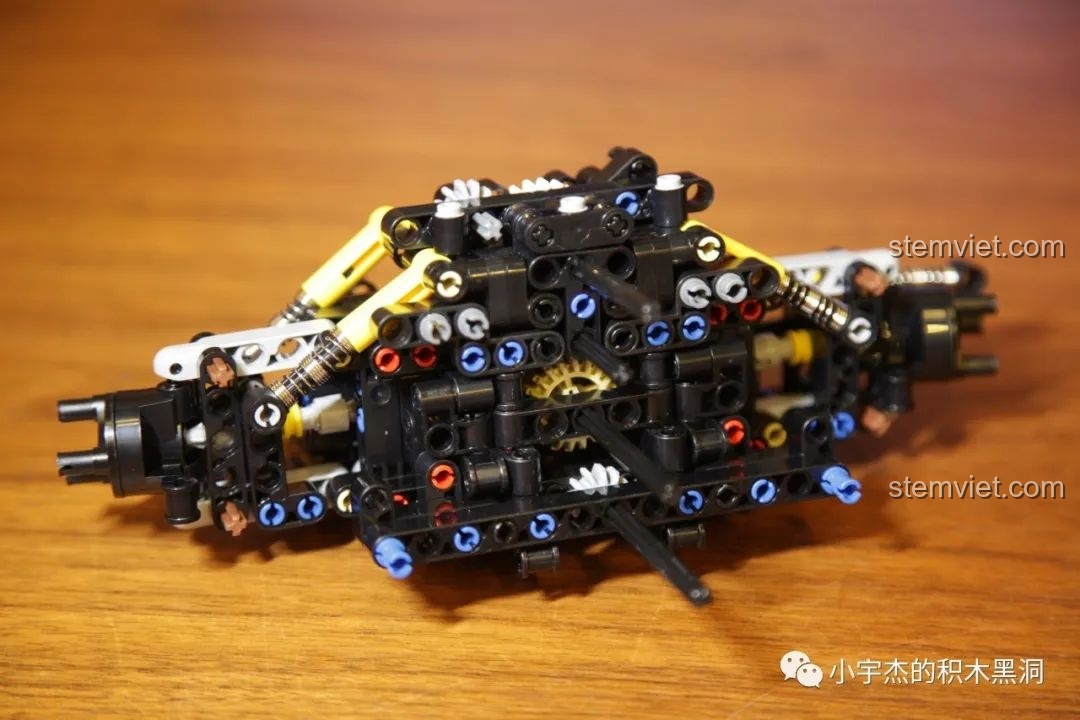 Túi linh kiện số 2 của Mould King 13056 Lamborghini Hyper, chứa các mảnh ghép cho phần thân xe và ngoại thất.