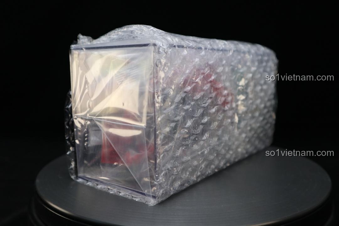 Hộp mica đựng mô hình Bugatti Veyron Mould King 27027 được bọc chống sốc.