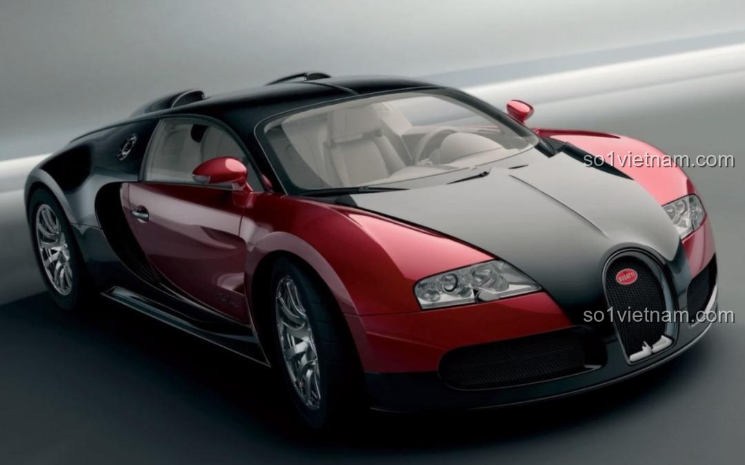 Hình ảnh chiếc siêu xe Bugatti Veyron thật màu đỏ đen, làm tư liệu so sánh với mô hình lắp ráp.