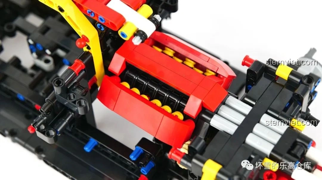 Cận cảnh động cơ V12 của Moyu Block MY88007A Siêu Xe Thể Thao EVO, chi tiết và có khả năng liên kết.