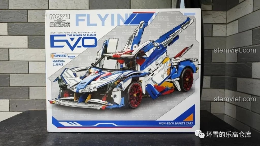 Hộp sản phẩm Moyu Block MY88007A Siêu Xe Thể Thao EVO Phong Cách Gundam, nổi bật với thiết kế manga độc đáo.