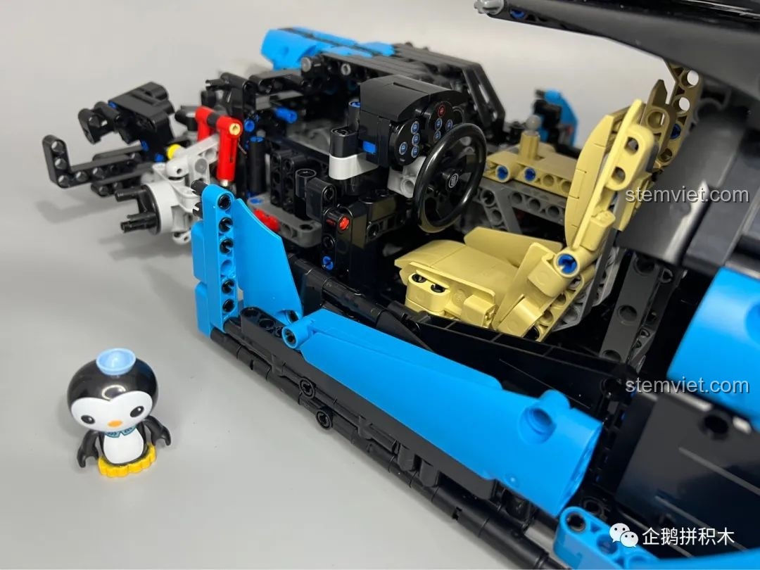 Lắp ráp các chi tiết bên hông xe của mô hình Moyu Block MY88008 Bugatti Bolide.