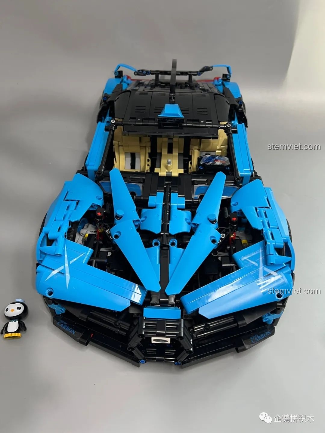 Mô hình Moyu Block MY88008 Bugatti Bolide đã hoàn thành, sẵn sàng trưng bày.