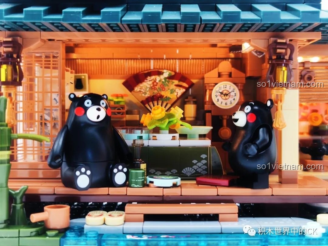 Cảnh minifigure cô gái và chai nước ngọt với đèn LED sáng trong Ngôi nhà Nhật Bản Kumamon inbrixx 880018.